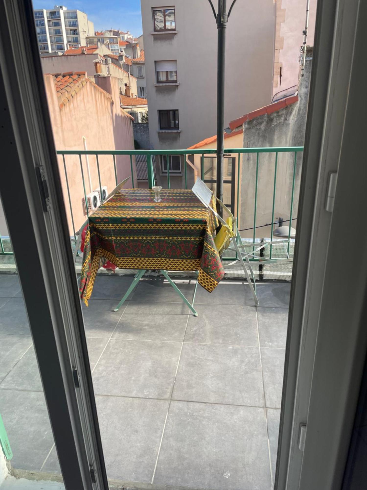 Stud Terras Ville Corniche 2 Pers Stat Gratuit Rue Modif Suivt Possib Et Accord Exclusif Marseilles Exterior foto