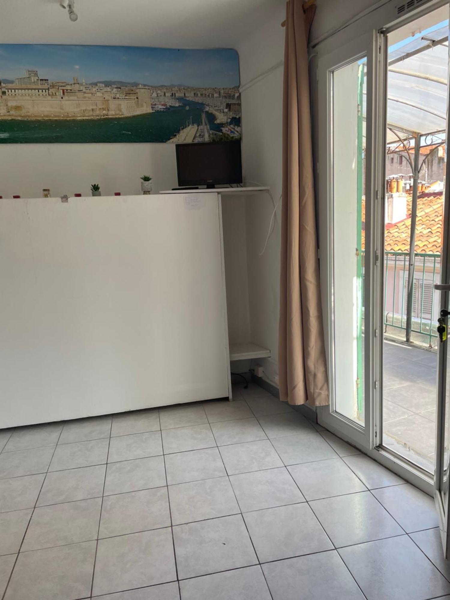 Stud Terras Ville Corniche 2 Pers Stat Gratuit Rue Modif Suivt Possib Et Accord Exclusif Marseilles Exterior foto